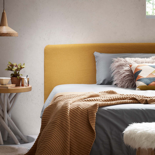 Lit déhoussable Dyla jaune moutarde avec pieds en bois de hêtre pour matelas de 90 x 190 cm