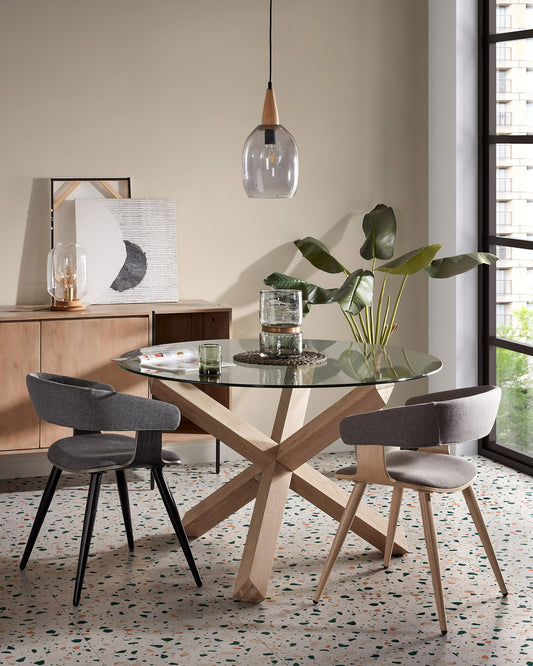 Table ronde Lotus en verre et pieds en bois de chêne Ø 120 cm