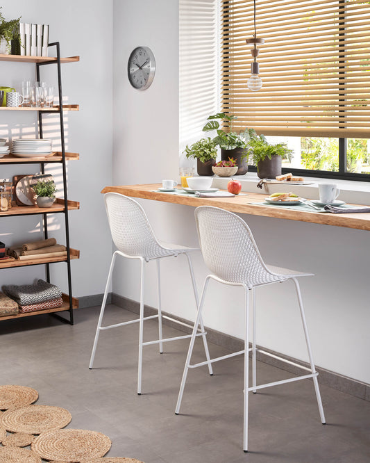 Tabouret extérieur Quinby blanc hauteur 75 cm