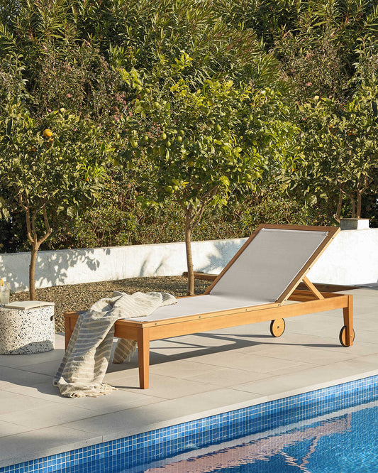 Bain de soleil Caterin beige en bois d'eucalyptus FSC 100%