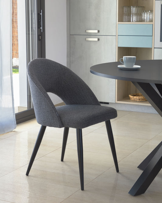 Chaise Mael gris foncé et pieds en acier noir FSC 100%