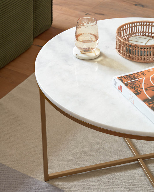 Table basse Sheffield en marbre blanc et pieds en acier finition dorée Ø 80 cm