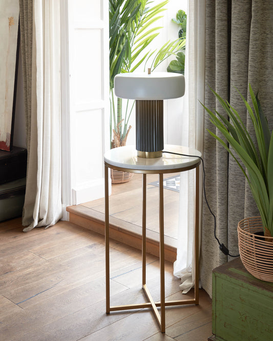 Table d'appoint Sheffield en marbre blanc et pieds en acier finition dorée Ø 43 cm