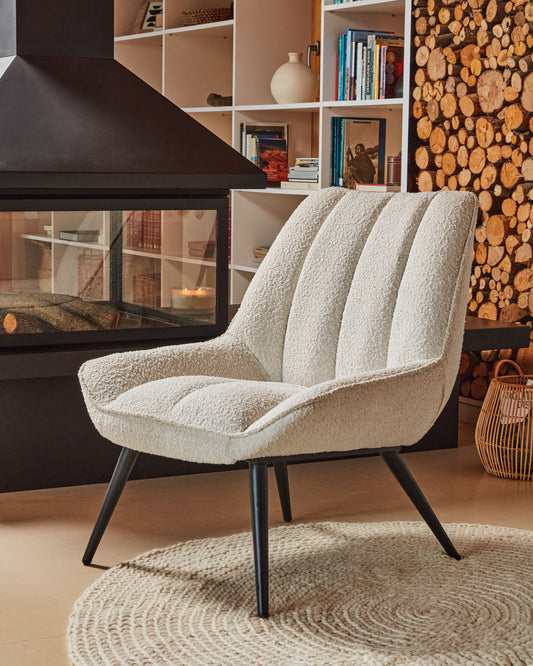 Fauteuil Marlina bouclette blanc avec pieds en acier peint noir