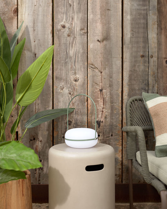 Lampe de table Tea en polyéthylène et métal avec finition verte