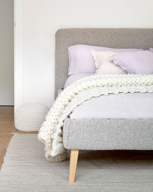Housse pour lit Dyla en bouclette gris clair pour matelas de 160 x 200 cm