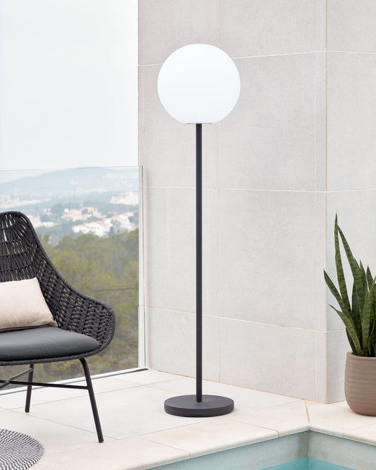 Lampadaire nomade d'extérieur Dinesh en acier noir
