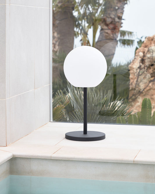 Lampe à poser nomade d'extérieur Dinesh en acier noir
