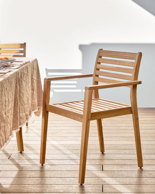 Chaise empilable d’extérieur Hanzel en bois massif d’acacia FSC 100 %
