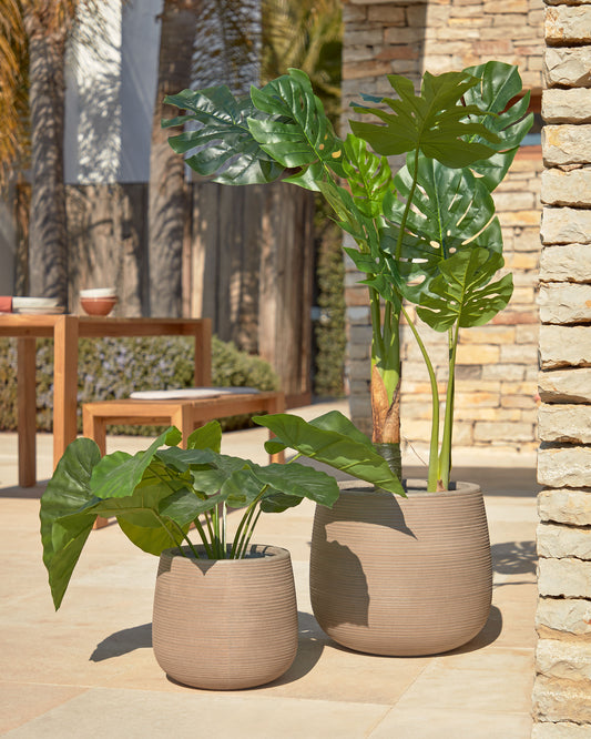 Plante artificielle Alocasia Odora avec pot noir 57 cm