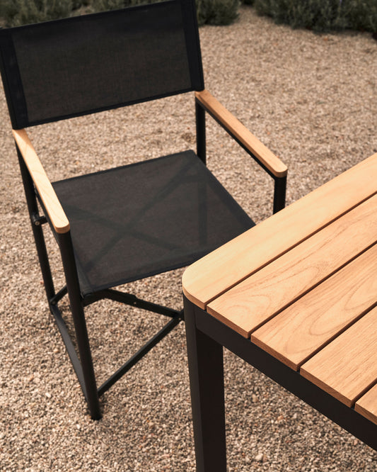Chaise pliante 100 % d'extérieur Llado aluminium noir et accoudoirs en bois de teck