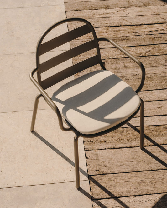 Chaise empilable d’extérieur Joncols en aluminium avec finition peinte verte