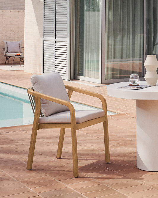 Chaise empilable Malaret en bois massif d’eucalyptus et corde beige FSC 100 %
