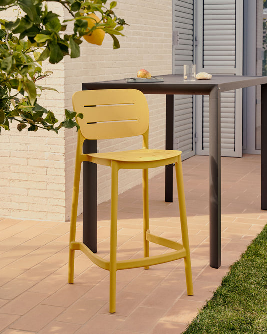 Tabouret d'extérieur Morella en plastique moutarde hauteur 65 cm