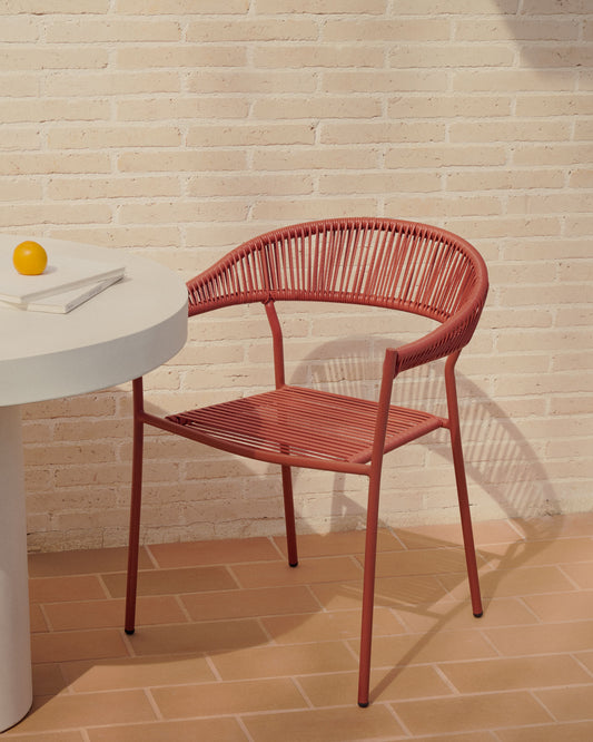 Chaise de jardin Futadera en corde synthétique terracotta et acier peint terracotta