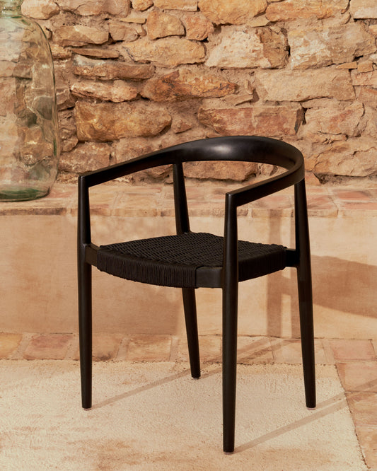 Chaise empilable d’extérieur Ydalia en bois massif de teck finition noire et corde noire