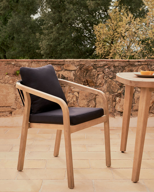 Chaise empilable Malaret en bois massif d’eucalyptus et corde noire FSC 100 %
