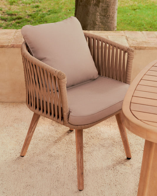 Chaise Hemilce en corde beige et pieds en bois d'acacia FSC 100%