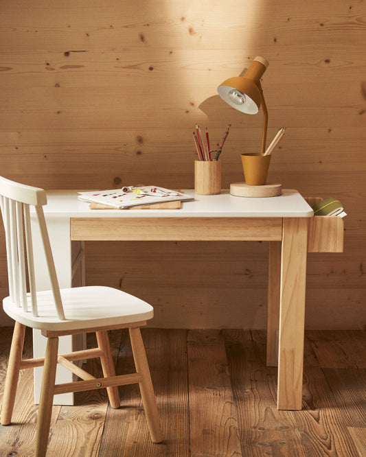 Bureau Serwa de MDF blanc et pieds et détails en bois de pin