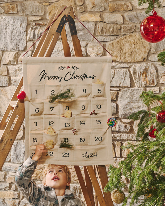 Calendrier de l'Avent Uarda 100% coton blanc avec broderies 56 x 65 cm