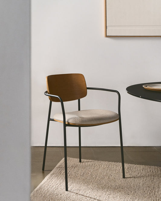 Chaise empilable Maureen en contreplaqué de peuplier finition couleur claire et pieds métal noir FSC 100 %