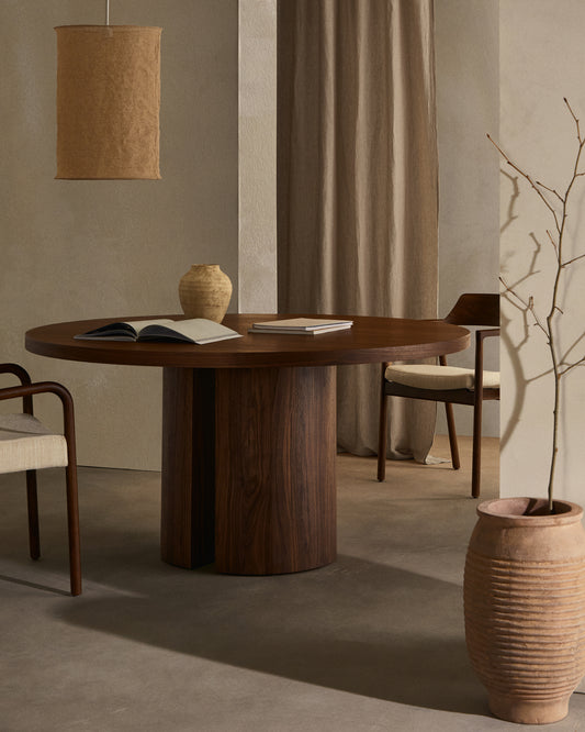 Table ronde Nealy en placage de noyer, finition naturelle Ø 150 cm