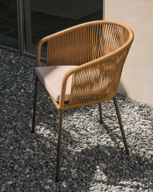 Chaise Yanet en corde beige et pieds en acier galvanisé
