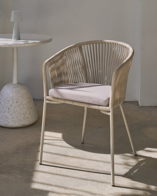 Chaise Yanet en corde synthétique écru avec pieds en acier galvanisé