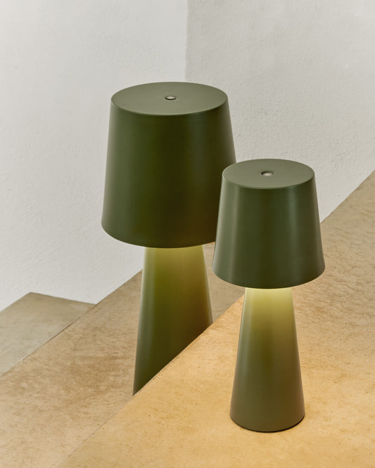 Petite lampe de table extérieure Arenys en métal avec finition verte