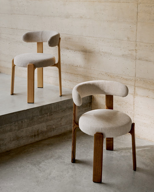 Chaise Granite en tissu chenille beige et bois de frêne finition noyer FSC 100%