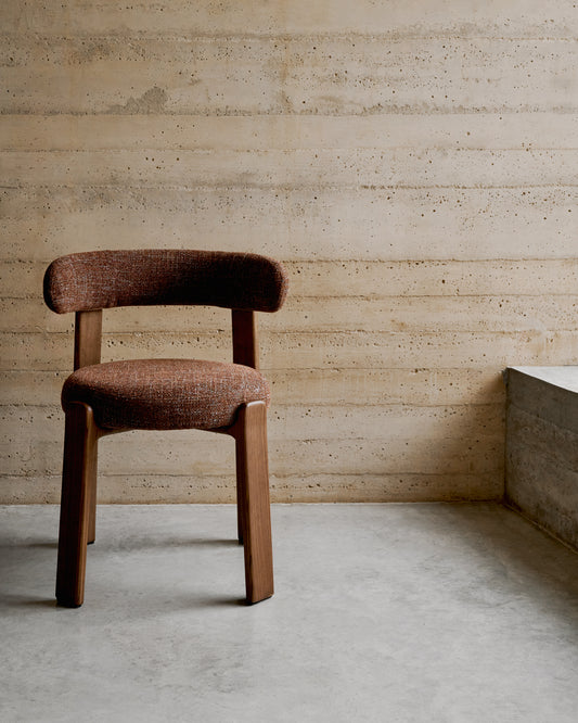 Chaise Granite en tissu chenille marron et bois de frêne finition noyer FSC 100%
