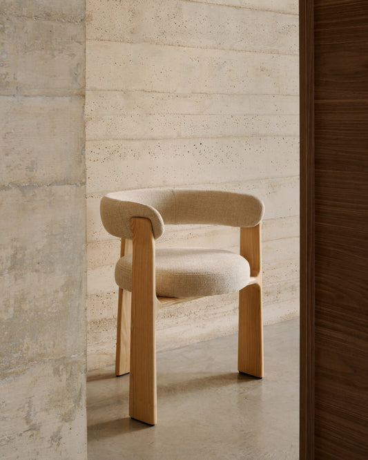 Chaise Granite à 3 pieds en tissu chenille beige et bois de frêne finition ton naturel FSC 100%