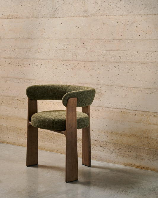 Chaise Granite à 3 pieds en tissu chenille vert et bois de frêne finition noyer FSC 100%