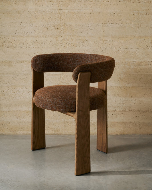 Chaise Granite à 3 pieds en tissu chenille marron et bois de frêne finition noyer FSC 100%