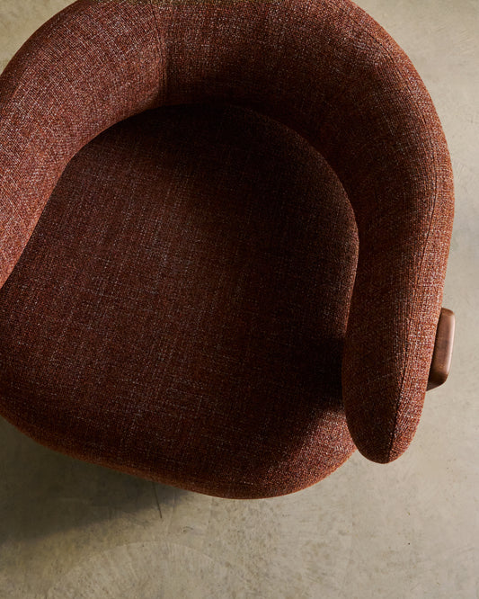 Fauteuil Granite en tissu chenille marron et pieds en bois de frêne finition noyer FSC 100 %