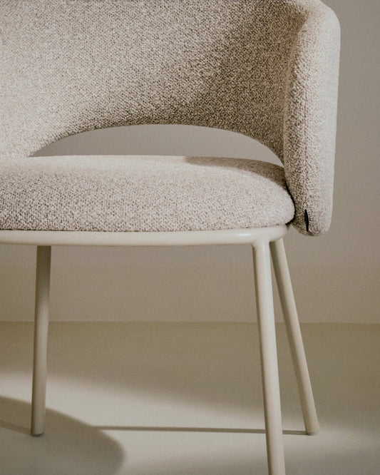 Chaise Maina en tissu chenille épais et pieds en acier beige FSC Mix Credit