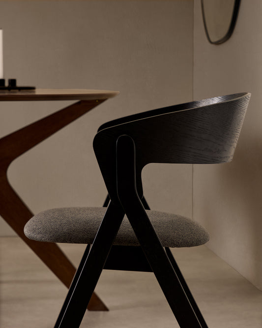 Chaise Godia en placage de frêne finition noire et tissu chenille gris