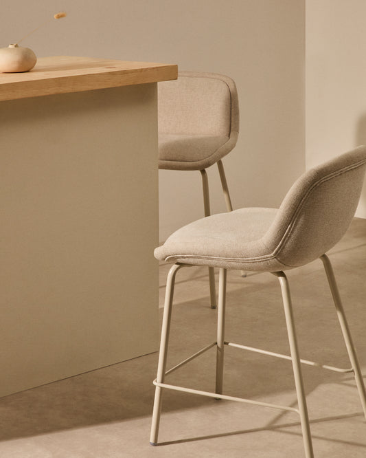Tabouret Aimin en tissu chenille beige et pieds en acier finition beige 65 cm FSC Mix Credit
