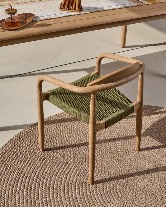 Chaise empilable Nina en bois massif d’acacia et corde verte FSC 100 %