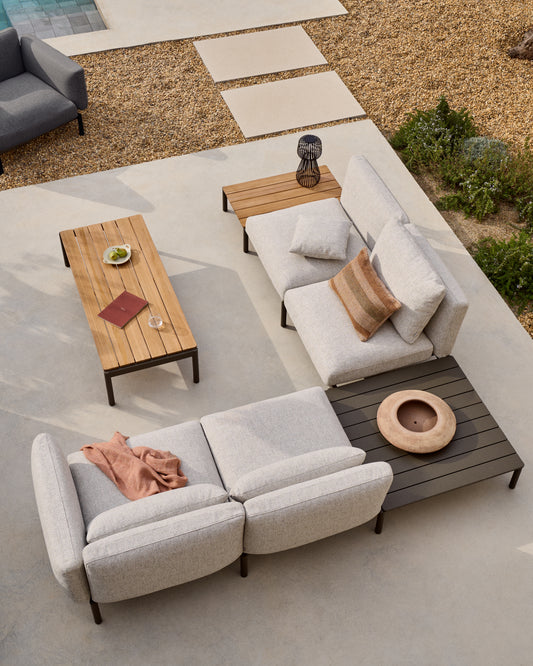 Canapé d’angle modulable d'extérieur Sorells 4 places revêtement beige et aluminium gris accompagné d’une table en teck 353 x 316,5 cm FSC 100 %