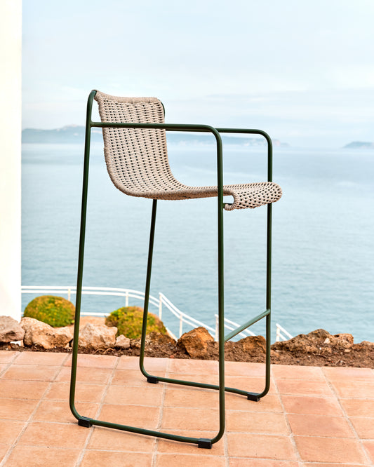 Tabouret Maurina en acier galvanisé vert et corde écrue et grise 74,5 cm