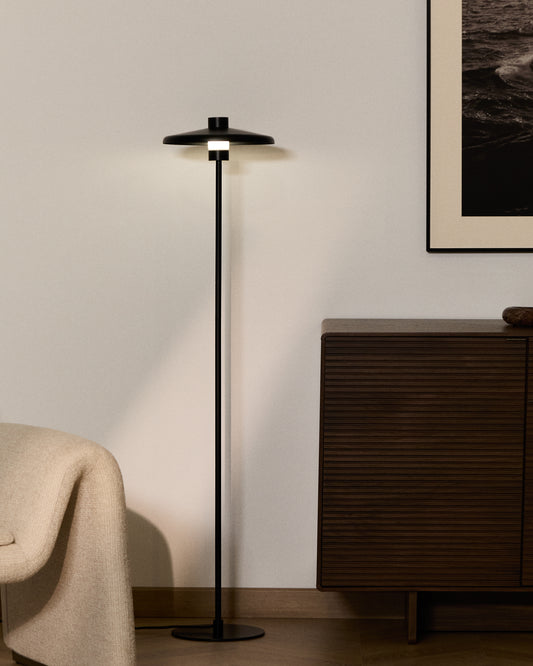 Lampadaire Nuvira en métal noir satiné