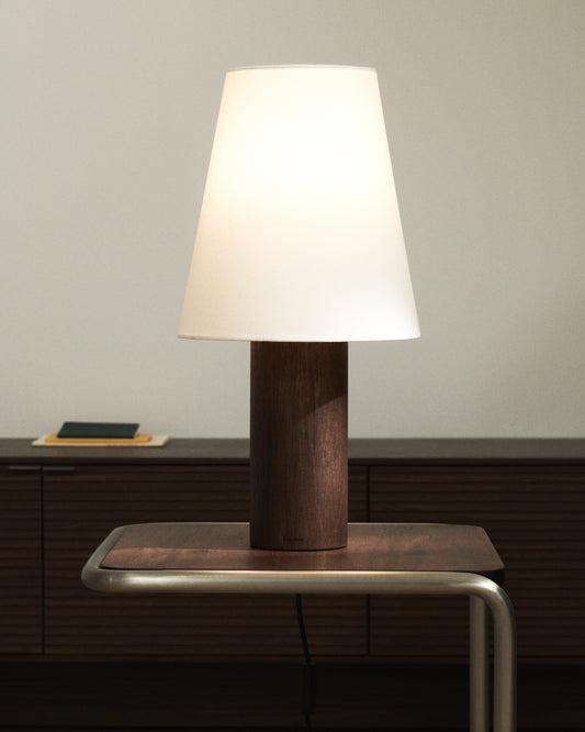 Lampe de table Marga en bois d’hévéa avec finition foncée