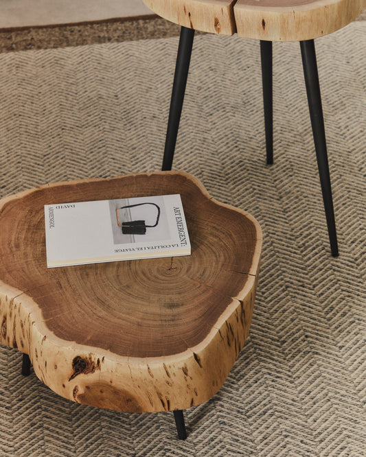 Table basse Tavine en bois d’acacia avec finition blanchie et pieds en acier noir Ø 49 cm