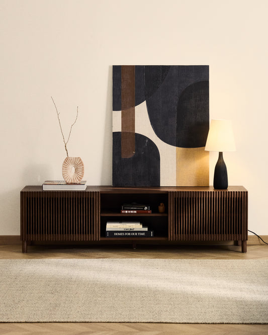 Meuble TV Beyla à 2 portes en placage et bois massif de frêne avec finition ton noyer 180 x 49,5 cm FSC 100%