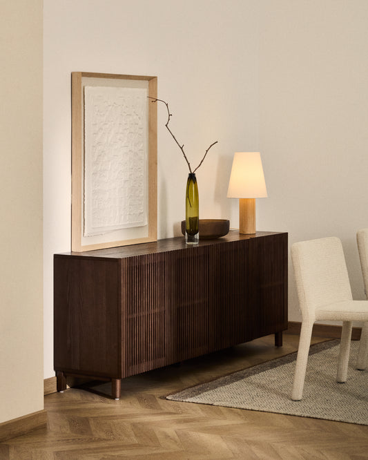 Buffet Beyla à 4 portes en placage et bois massif de frêne avec finition ton noyer 180 x 71,5 cm FSC 100%