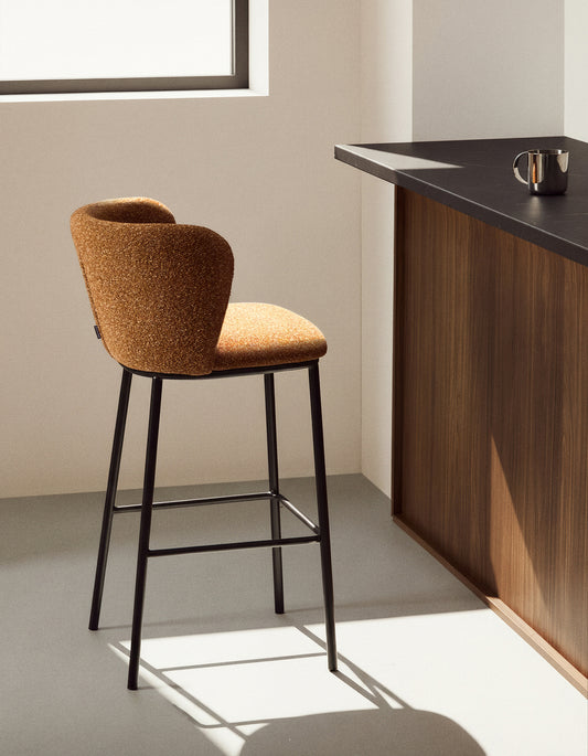 Tabouret Ciselia en chenille épaisse terracotta et pieds en acier avec finition noire FSC Mix Credit 75 cm