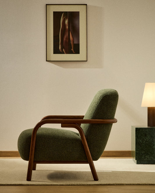Fauteuil Sylo en tissu chenille vert foncé et bois de frêne avec finition ton noyer FSC 100 %