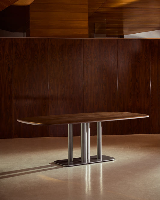 Table Melvar en placage de noyer et pieds avec base en acier inoxydable brossé 220 x 110 cm