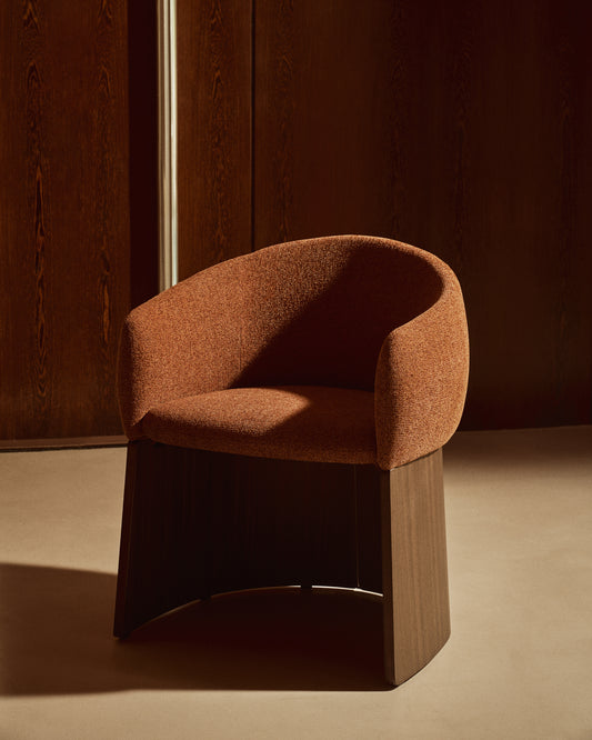 Chaise Bosca en chenille terracotta et placage de noyer FSC 100 %